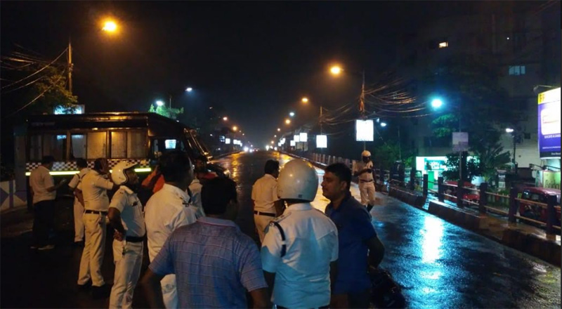 Kolkata Police cordon off Majherhat area following bridge collapse