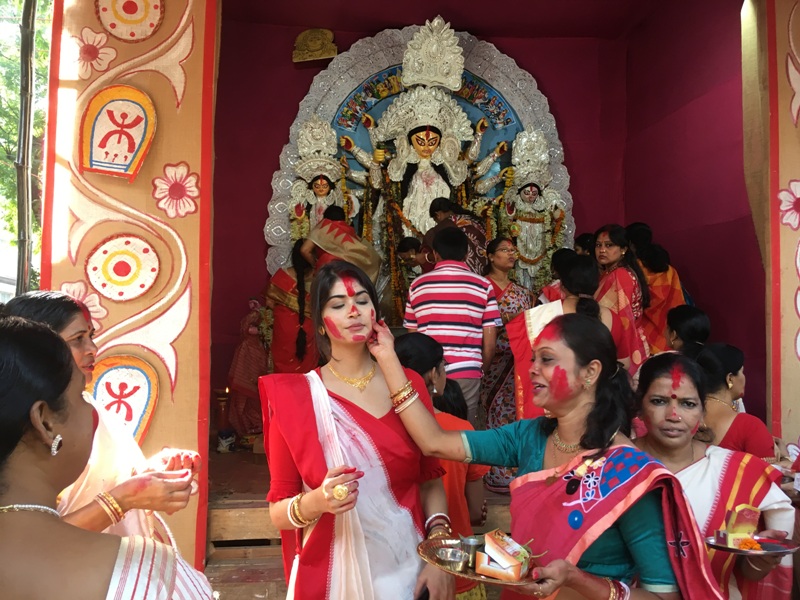 Kolkatans celebrate Vijaya Dashami wIth Sindur Khela
