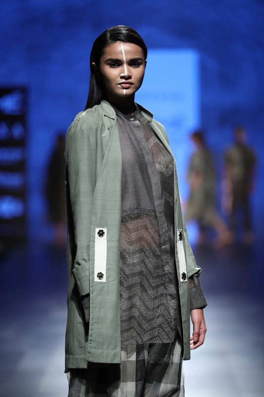 LFW: Urvashi Kaur showcases creation on Day 1