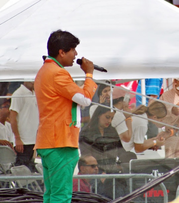 Toronto's India Day Parade pays tribute to Indian multiculturalism 