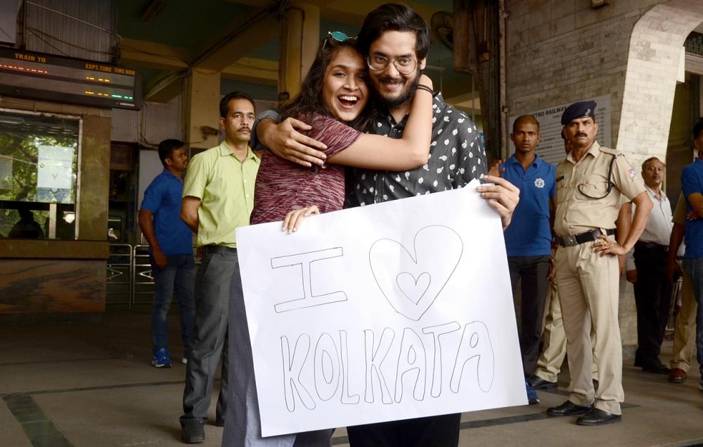 Kolkata metro harassment: Protesters indulge in hugging at Tollygunge station