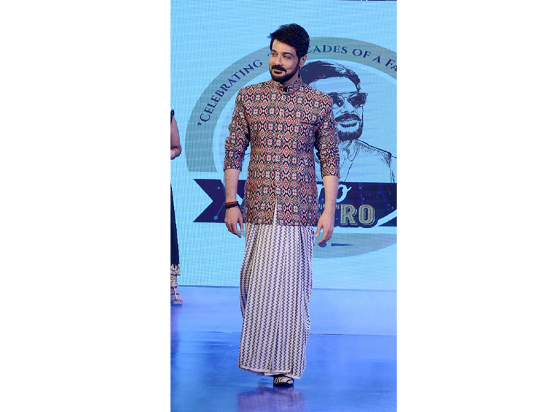 Retro Metro fashion show celebrates Prosenjit Chatterjee's birthday