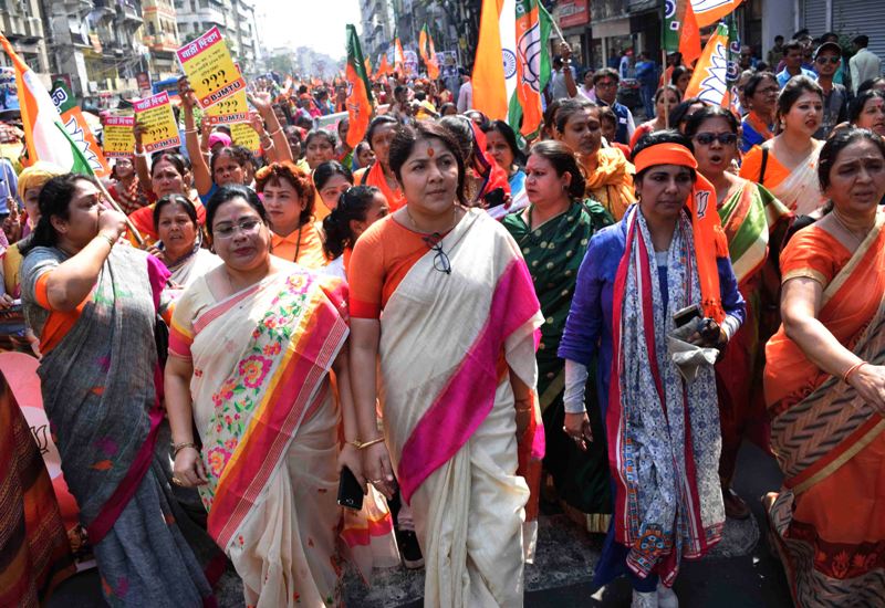 WD 2019:  Bengal BJP leader Locket Chatterjee leads rally in Kolkata