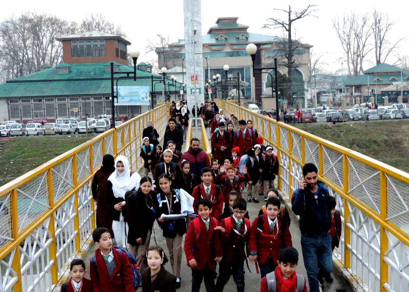 Schools reopen in Kashmir