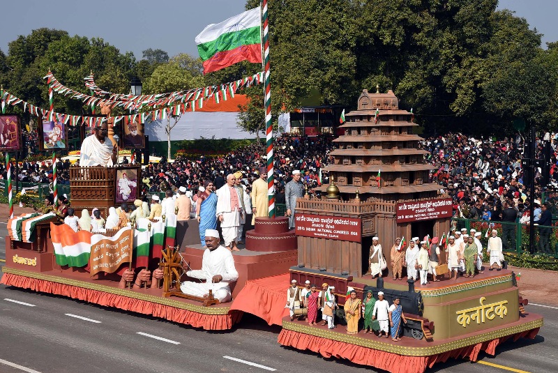 The tableau of CPWD passes through Rajpath on R-Day