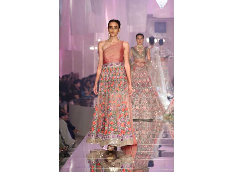 Katrina Kaif graces Lakme Fashion Week in Manish Malhotra's costume