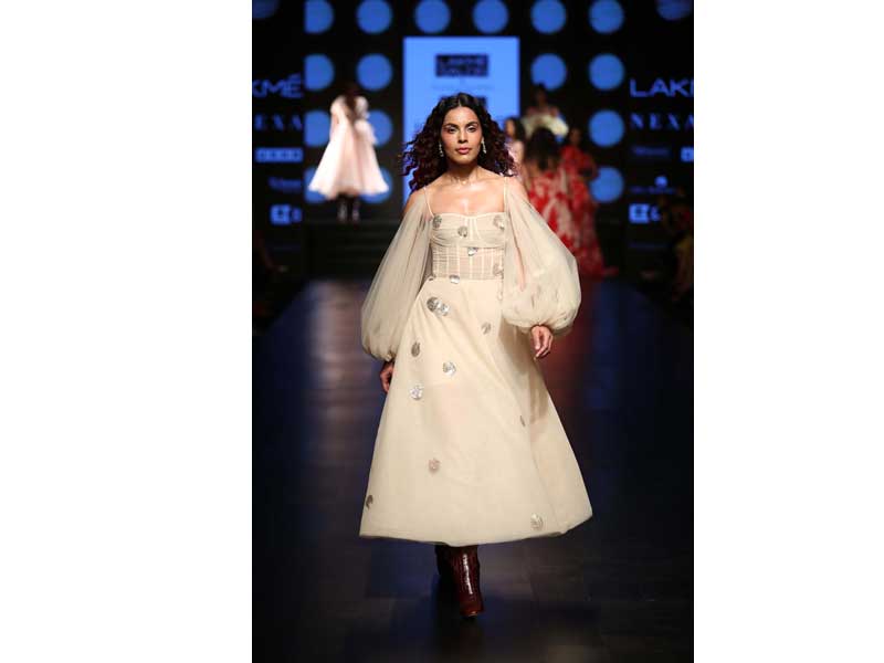 LFW: Yami Gautam showstopper for Designer Gauri & Nainika