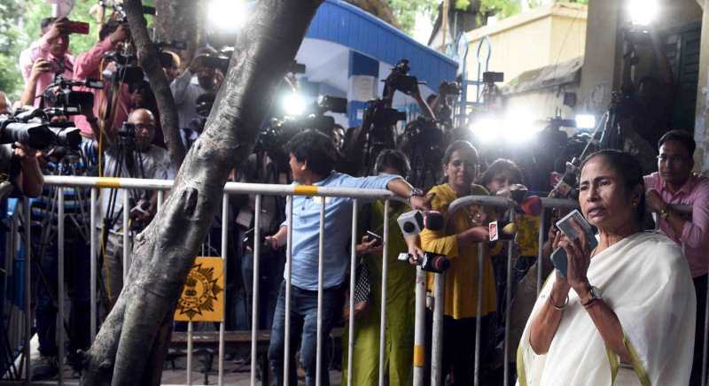 Mamata Banerjee casts her vote in Bengal