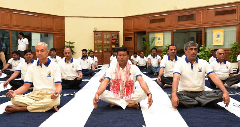 Modi leads International Yoga Day as ministers join him in performing yoga