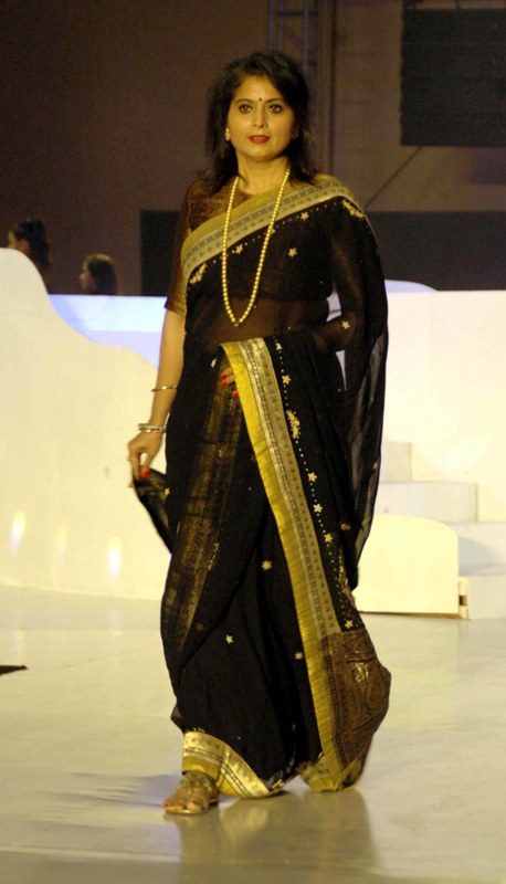 Glimpses from India of Fashion: Mar 9, 2019 