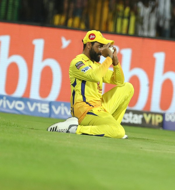 Ravindra Jadeja takes catch of AB de Villiers