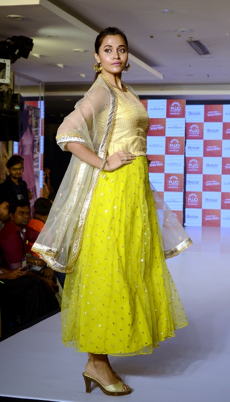 Kolkata: Mouni Roy unveils Lifestyleâ€™s â€˜Pujo Collectionâ€™ 