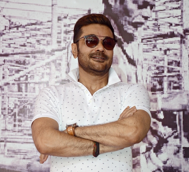 Prosenjit Chatterjee marks presence in Samaj Sebi Sangha's Khuti Pujo