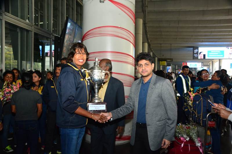 Jhulan Goswami and her team return home 