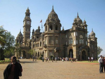 Fake clothing worth Rs 19 lakh seized in Kolhapur