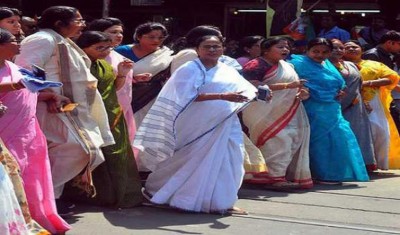 Kolkata: Mamata Banerjee leads a mega rally to mark International Womenâ€™s Day