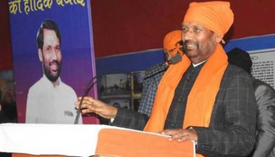 Helicopter carrying Ram Vilas Paswan, Sushil Kumar Modi makes emergency landing