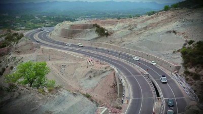 Traffic jams: 2-day ban on civilian traffic irks people on Kashmir highway