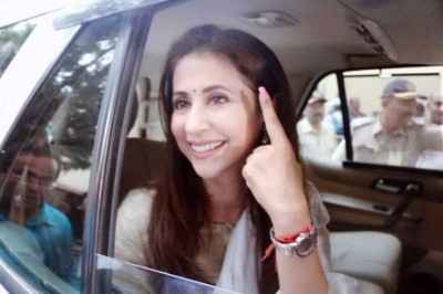 Lok Sabha Polls: Bollywood celebrities exercise their voting rights, share images on social media