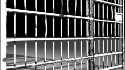 Drunk police officer suspended, sent to prison