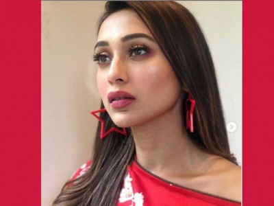 Lady In Red: Mimi Chkraborty looks gorgeous in her latest Instagram image