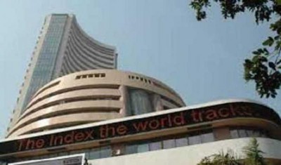 Sensex slumps 318.18 points on negative global cues