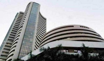 Indian Market: Sensex slumps by 560.45 points; 2-month-low