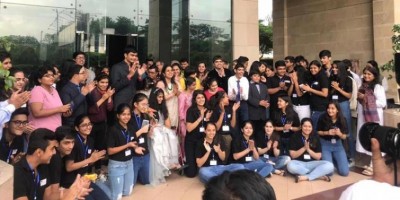 Eminent personalities and young adults with special needs bond over lunch organised by Unmish