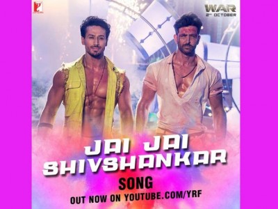 Hrithik Roshan, Tiger Shroff set dance floor on fire with Jai Jai Shivshankar song from War