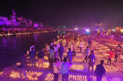 Ayodhya brightens up on Deepotsav 