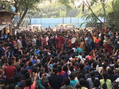 JNU students hit streets, protest against hostel fee hike