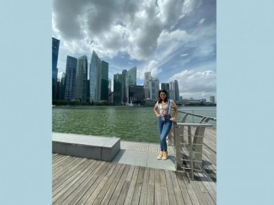 Sunny Leone visits Singapore, shares her cute image on social media