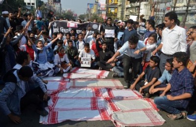 Citizenship Bill: Violent protests continue in Assam, police detain 1000 protesters