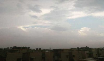 Cloudy morning in Delhi, light rain likely