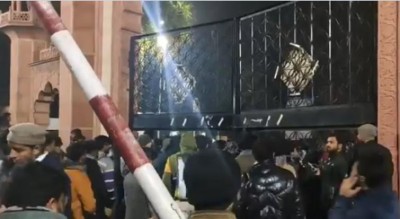 Uttar Pradesh Police files case against 1000 students of Aligarh Muslim University: Reports