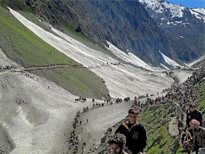 Amid terror attack threats, Jammu and Kashmir govt directs Amarnath Yatra pilgrims, tourists to leave