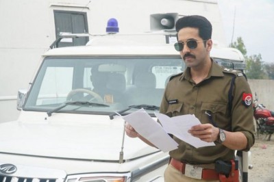 Ayushmann Khurrana continues to shoot 'Article 15' scene despite leech attack