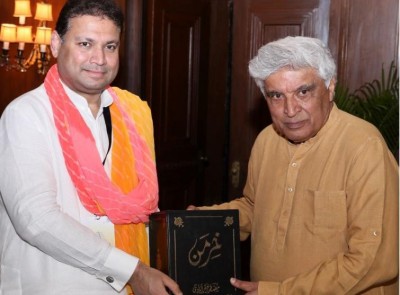 Javed Akhtar recites poetry, dialogues at 'Prabha Khaitan Foundation 500 â€˜ lit event 