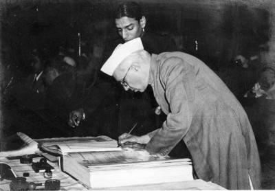Indian politicians pay homage to Jawaharlal Nehru on his death anniversary