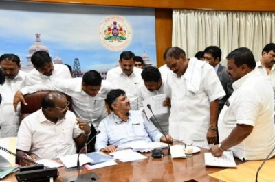 Karnataka rebel MLAs meet Speaker, submit resignations again