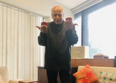 My father Mahesh Bhatt is living dangerously and kicking, says Pooja Bhatt reacting to death hoax