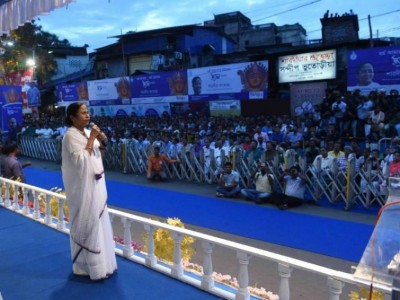 Meant opinion poll: Mamata backtracks on her â€˜UN referendum on CAAâ€™ dare to Modi  