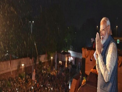 Stand up and respect Parliament: PM Modi