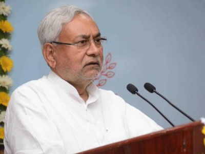 Nitish Kumar blasts Rahul Gandhi for â€˜compromisingâ€™ with corruption, Congress slams