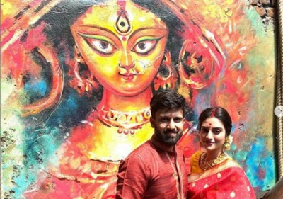 Nusrat Jahan, husband Nikhil celebrate Durga Puja together, visit Suruchi Sangha 