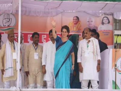 Priyanka Gandhi stopped by Lucknow Police from meeting family of actor-activist Sadaf Jafar