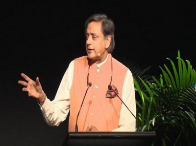 Congress leader Shashi Tharoor mocks PM Modi's 'pakora' remark at St. Xavier's University Convocation