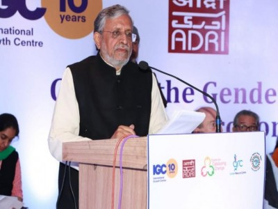 Congress unable to differentiate between infiltrators & refugees