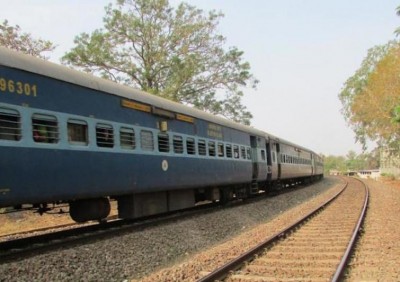 Train services resume after day-long suspension in Kashmir