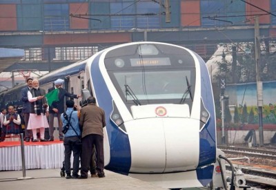Vande Bharat Express breaks down close to Tundla junction 